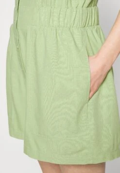 Vero Moda Petite Playsuit - Jumpsuit - Reseda -Vero Moda 021ec304cb25464882bbcb4e938c17be