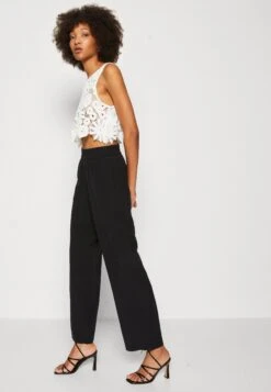 Vero Moda Carmen Pull-On Noos - Broek - Black -Vero Moda 08b6ef0f2148448ebea9a96b9df99803