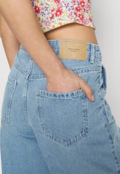 Vero Moda Petite Vmnorth Loose- Bootcut Jeans - Medium Blue -Vero Moda 11a4b64e7fc34e3bab0c8514d92fa8fd