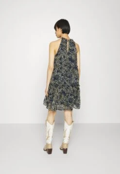 Vero Moda Petite Vmdora Kaya Halterneck Short Dress- Jurk - Navy Blazer 8 Vero Moda Petite Vmdora Kaya Halterneck Short Dress- Jurk - Navy Blazer -Vero Moda 127c011733464ddbb58748f827ae5006