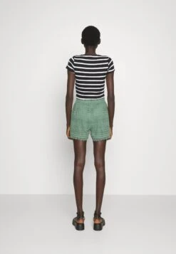 Vero Moda Tall Vmhoney Lace - Shorts - Green 7 Vero Moda Tall Vmhoney Lace - Shorts - Green -Vero Moda 2362d84065224b8490e8c99dc4a248e4