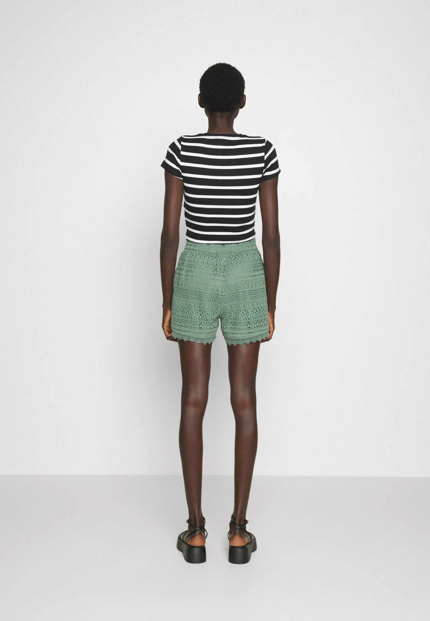 Vero Moda Tall Vmhoney Lace - Shorts - Green 3 Vero Moda Tall Vmhoney Lace - Shorts - Green - Afbeelding 3