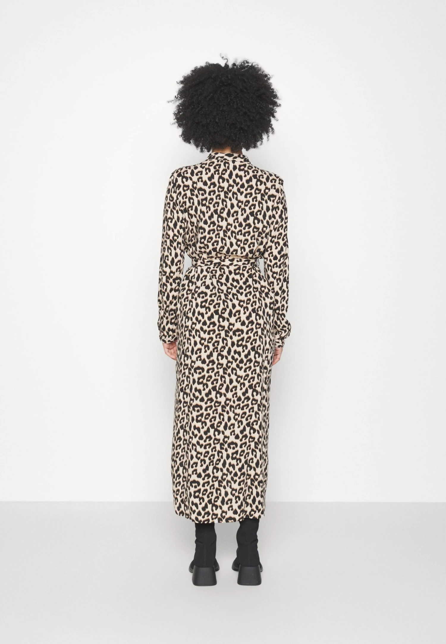 Vero Moda Petite Vmeasy Long V Neck Shirt Dress - Blousejurk - Irish Cream 3 Vero Moda Petite Vmeasy Long V Neck Shirt Dress - Blousejurk - Irish Cream - Afbeelding 3