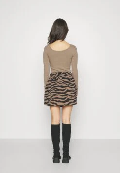 Vero Moda Petite Vmshilah Naja Short Skirt - Minirok - Brown/Perla -Vero Moda 2d6fc40158f744ba8a85d2da805f06f1