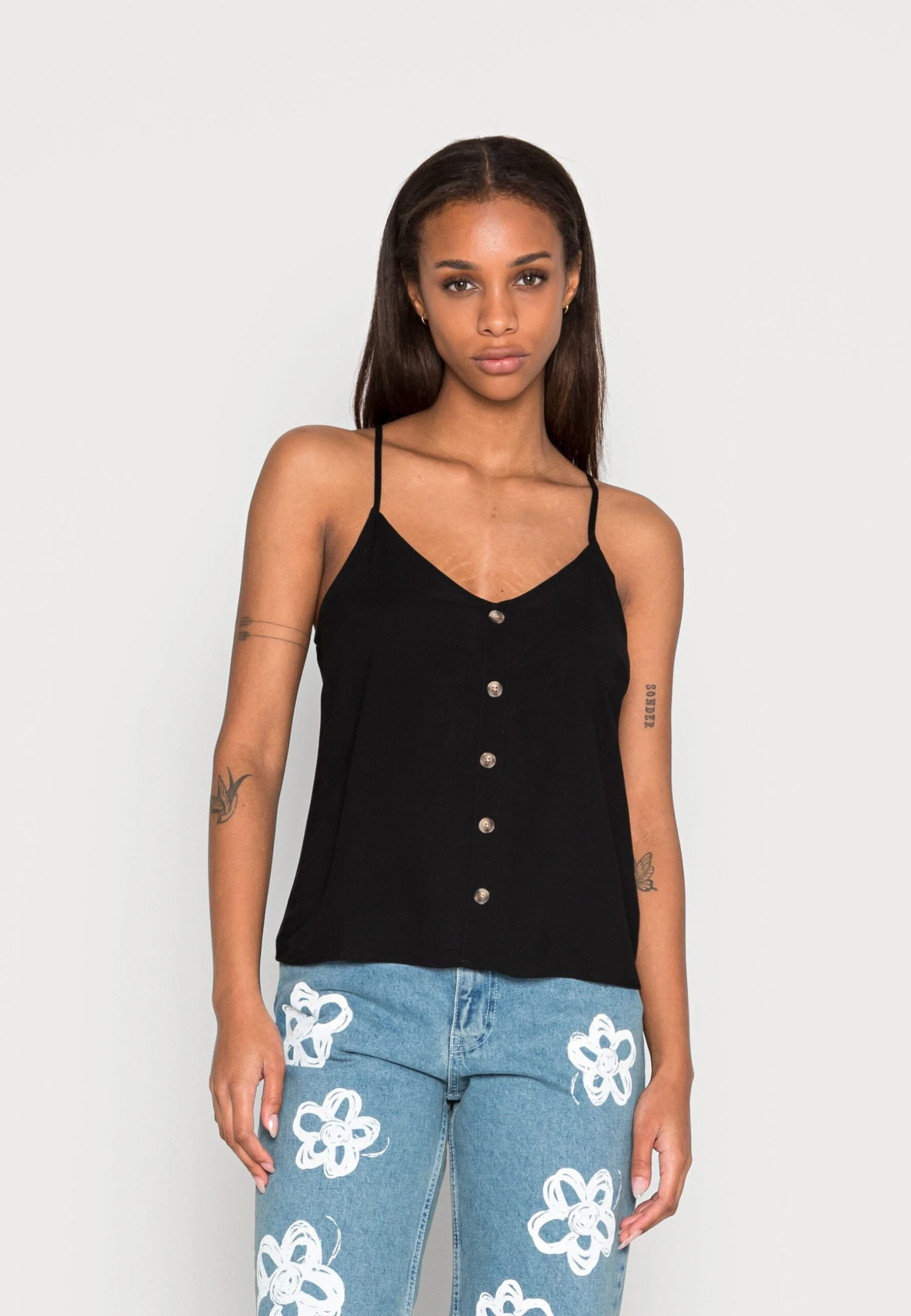 Vero Moda Vmvica Button Singlet Wvn Ga Noos - Top - Black 1 Vero Moda Vmvica Button Singlet Wvn Ga Noos - Top - Black