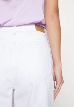 Vero Moda Petite Vmkathy Shr Wide Clr Jeans Ptt - Bootcut Jeans - Snow White -Vero Moda 3cec5cb67d7e4e05a115e0f2ac63d9c0