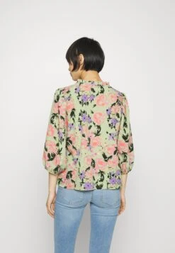 Vero Moda Petite Vmserenity Olivia - Blouse - Reseda/Serenity -Vero Moda 43a1d97d7bc04c36aa9c2eba8a562cae