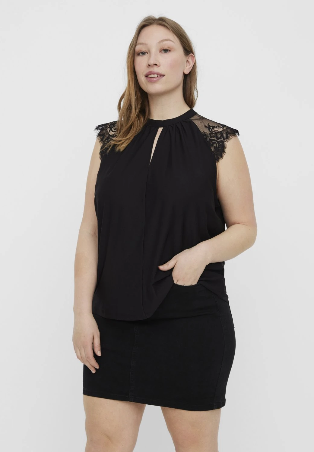 Vero Moda Curve Vmmilla Tee - Top - Black 1 Vero Moda Curve Vmmilla Tee - Top - Black