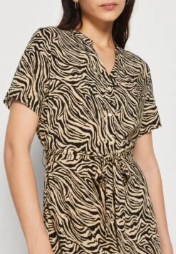 Vero Moda Vmvica S/S Ga Wvn Noos - Blousejurk - Beige/Black 11 Vero Moda Vmvica S/S Ga Wvn Noos - Blousejurk - Beige/Black -Vero Moda 5f92ac29f2b5421499203bb9963ddd90