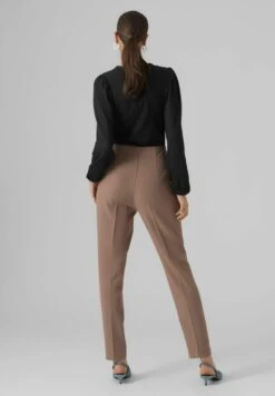 Vero Moda Vmsandy Hr Tapered Noos - Broek - Brown Lentil -Vero Moda 61304d63a41b451ca65c83db8eeb7796