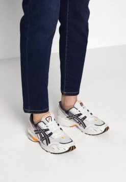 Vmmzia Bumpband - Straight Leg Jeans - Dark Blue Denim -Vero Moda 61478f06e9ae4dea9861700b7cd1ffb4