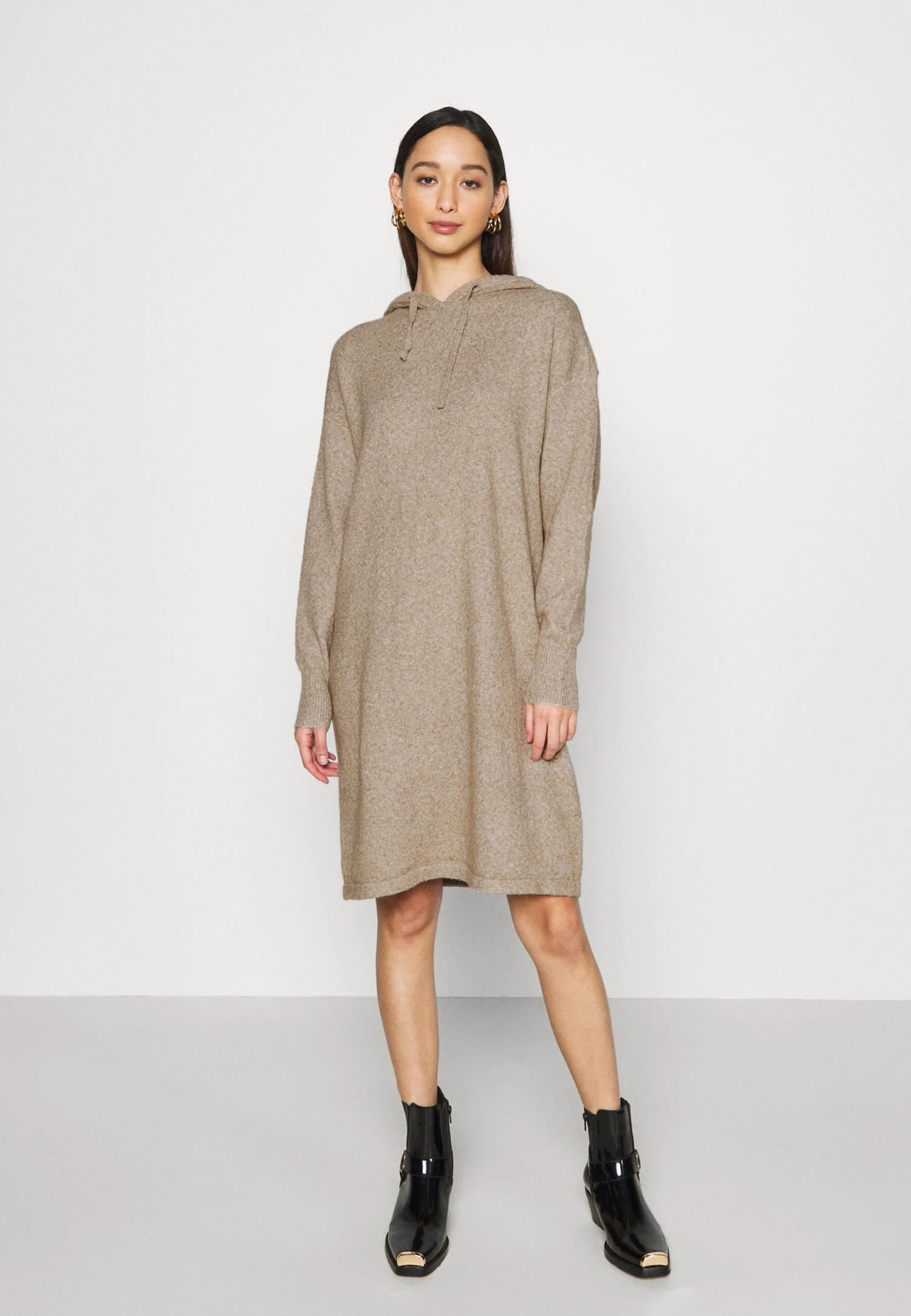 Vero Moda Vmdoffy Hood Dress - Gebreide Jurk - Sepia Tint Melange 1 Vero Moda Vmdoffy Hood Dress - Gebreide Jurk - Sepia Tint Melange