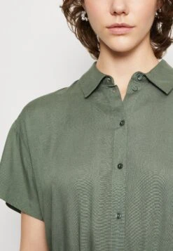 Vero Moda Bumpy Ss Calf - Blousejurk - Laurel Wreath -Vero Moda 7bf552fff18e4dacbb4b40e5b82b5447