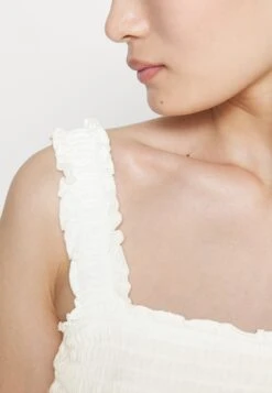 Vero Moda Petite Vmmedosiabel Sl Crop Jrs Ptt - Top - Snow White -Vero Moda 7fb553b0b10844368af43ae3c80bc3cc