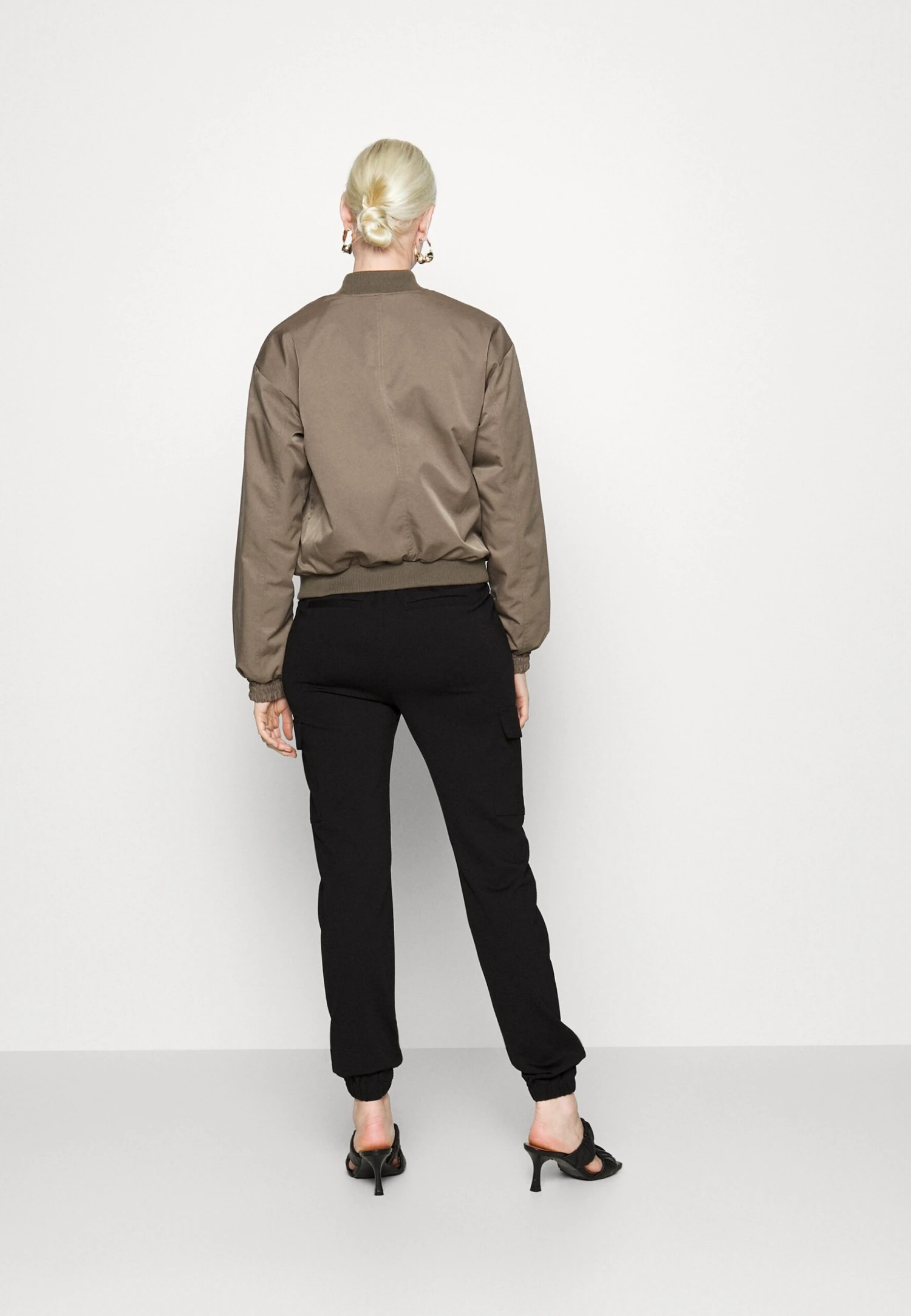 Vero Moda Tall Vmalice Short - Bomberjacks - Bungee 3 Vero Moda Tall Vmalice Short - Bomberjacks - Bungee - Afbeelding 3