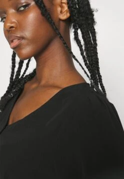 Vero Moda Petite Vmnaja V-Neck Pleat- Blouse - Black -Vero Moda 8e3695ddf7f14437809060a90228fa7f