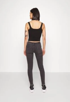 Vero Moda Skinny Pushup- Jeans Skinny Fit - Black Denim -Vero Moda 8fcc72f3e78841fab9e49b00448b29cb