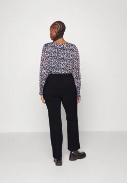 Vero Moda Curve Vmsus Straight Solid Pant - Broek - Black -Vero Moda 90658ef6cc9646f2b1e2403de1486092