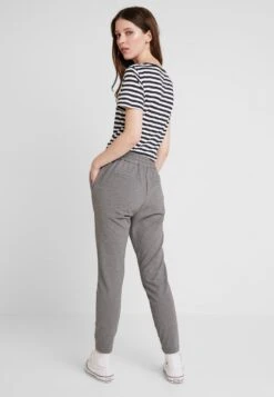 Vero Moda Vmeva MrString Ga Noos - Trainingsbroek - Medium Grey 7 Vero Moda Vmeva MrString Ga Noos - Trainingsbroek - Medium Grey -Vero Moda 9ce050dbaecb427981275ca1c4e881e3
