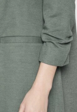 Vero Moda Petite Vmrica Long Blazer Boo - Blazer - Laurel Wreath -Vero Moda b477100562e249eeac6eeda8500aa2fd