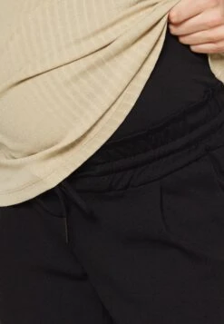 Vmmeva Short Ruffle New - Shorts - Black -Vero Moda b47db1350d494e02aa8989978b83f13c