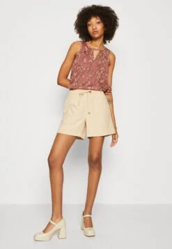 Vero Moda Vmcarmen Loose - Shorts - Irish Cream -Vero Moda b520a3f354874e60b0e42a62c7606d8e