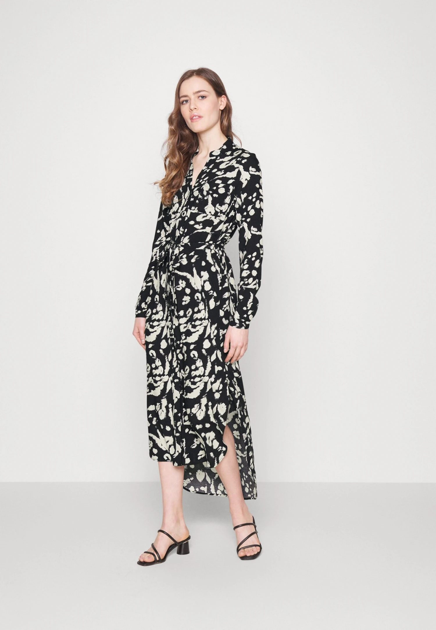 Vero Moda Tall Jurk - Black Aop/Cila 2 Vero Moda Tall Jurk - Black Aop/Cila - Afbeelding 2