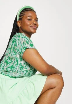 Vero Moda Curve Vmmenny- Blouse - Limpet Shell/Mette -Vero Moda bf1fcc6b2cb4407baa18bd56dab5eb10