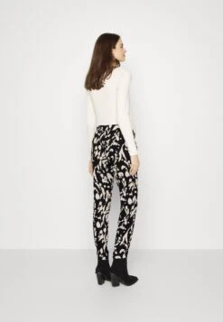 Vmmeasy Loose Pants- Broek - Black -Vero Moda c05cc74ff8c74e7b9a6f81d5f2b1661a