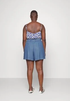 Vero Moda Curve Vmliliana- Shorts - Medium Blue Denim -Vero Moda c7cff3b22d4c4e22b44916397eed8e33