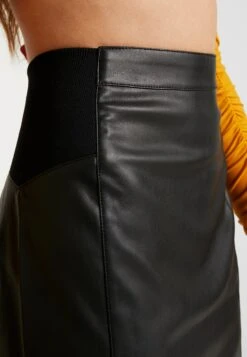 Vero Moda Vmbuttersia Coated Skirt - Kokerrok - Black -Vero Moda c90ef24be0ae4c4f90235b94c104c4c9