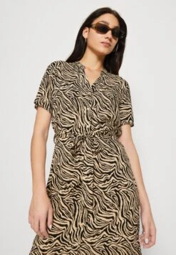 Vero Moda Vmvica S/S Ga Wvn Noos - Blousejurk - Beige/Black 9 Vero Moda Vmvica S/S Ga Wvn Noos - Blousejurk - Beige/Black -Vero Moda ca0187fe854e4aeba90de77710186cd2