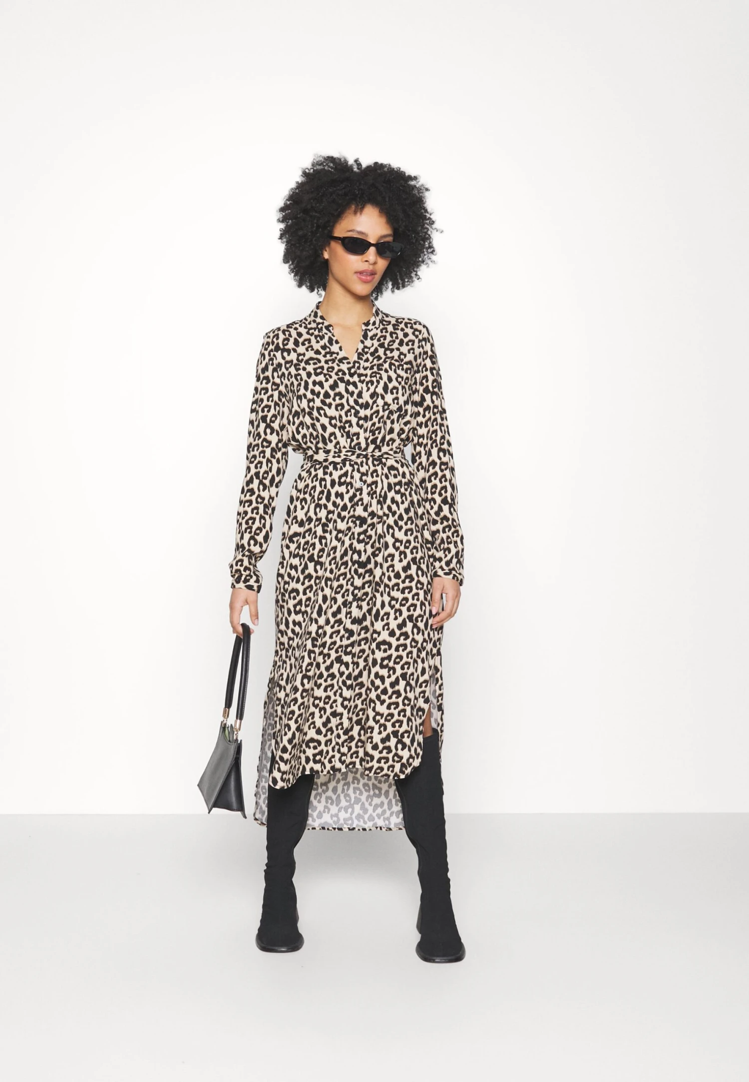 Vero Moda Petite Vmeasy Long V Neck Shirt Dress - Blousejurk - Irish Cream 2 Vero Moda Petite Vmeasy Long V Neck Shirt Dress - Blousejurk - Irish Cream - Afbeelding 2