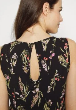 Vmmeasy Sl Tank Jumpsuit R1 Wvn Ga - Jumpsuit - Black Aop:Mila -Vero Moda cb77e8ad5b4649c78078b2e1695896c2