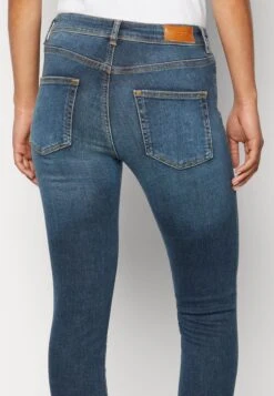 Vero Moda Vmlux Mid Rise - Jeans Skinny Fit - Dark Blue Denim 11 Vero Moda Vmlux Mid Rise - Jeans Skinny Fit - Dark Blue Denim -Vero Moda d8fa3b28b837428abdf1642c2d0f4858
