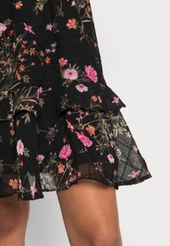 Vero Moda Vmrosa Smock Skirt - Minirok - Black/Pink -Vero Moda db6bf1a6a9e74e5da10bd3be9e5d0cb6