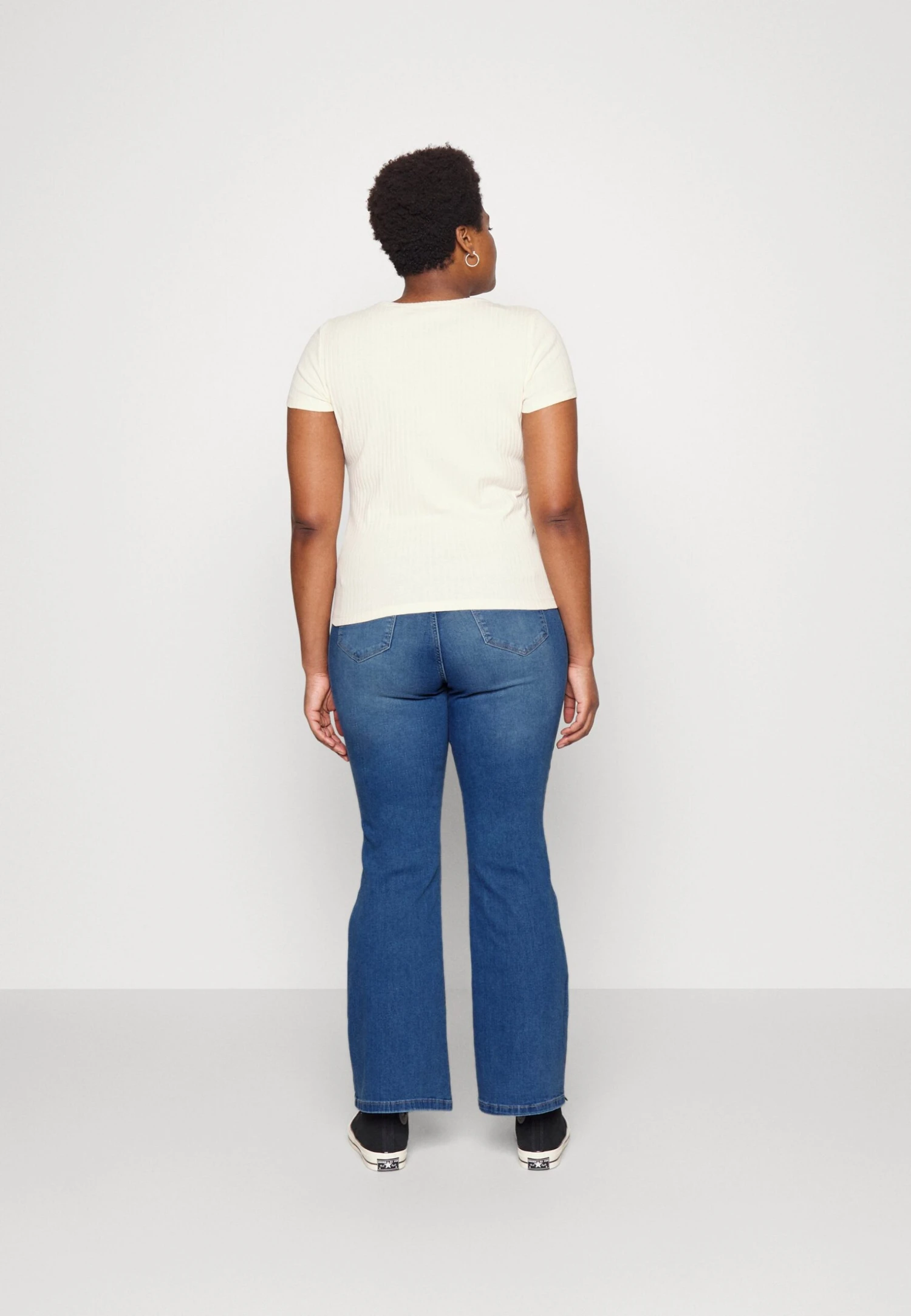 Vero Moda Curve Vmselina Flared - Bootcut Jeans - Medium Blue 3 Vero Moda Curve Vmselina Flared - Bootcut Jeans - Medium Blue - Afbeelding 3