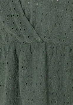 Vero Moda Vmulrikke Broderie Anglais - Blouse - Laurel Wreath -Vero Moda e56dbce7184c49fc8695cb0a337151c4