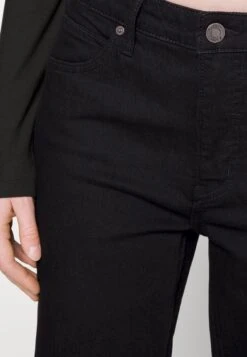 VmcilleCropped- Longsleeve - Black -Vero Moda e69b6ac34b4e4616aa7a84235a227cdd