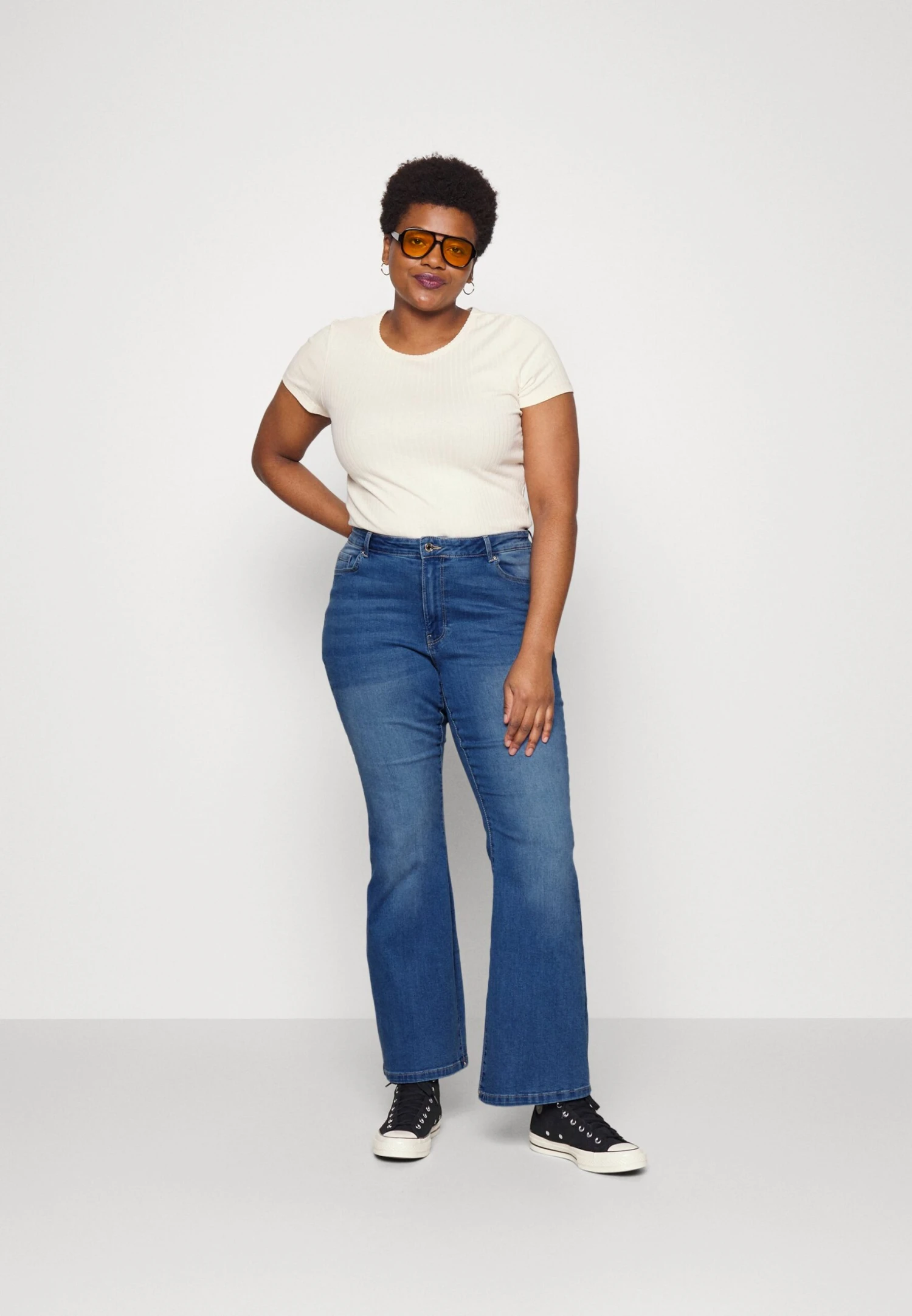 Vero Moda Curve Vmselina Flared - Bootcut Jeans - Medium Blue 2 Vero Moda Curve Vmselina Flared - Bootcut Jeans - Medium Blue - Afbeelding 2