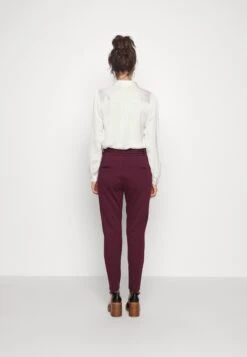 Vero Moda HrPaperbag Ga Noos - Broek - Winetasting 7 Vero Moda HrPaperbag Ga Noos - Broek - Winetasting -Vero Moda f2d3c4b931dd47b78f75bf22959bda42