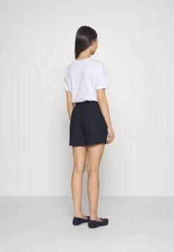 Vero Moda Petite Vmulrikke Broderieanglais- Shorts - Navy Blazer -Vero Moda f8e93983bbec463888ee0e18eeab6e10