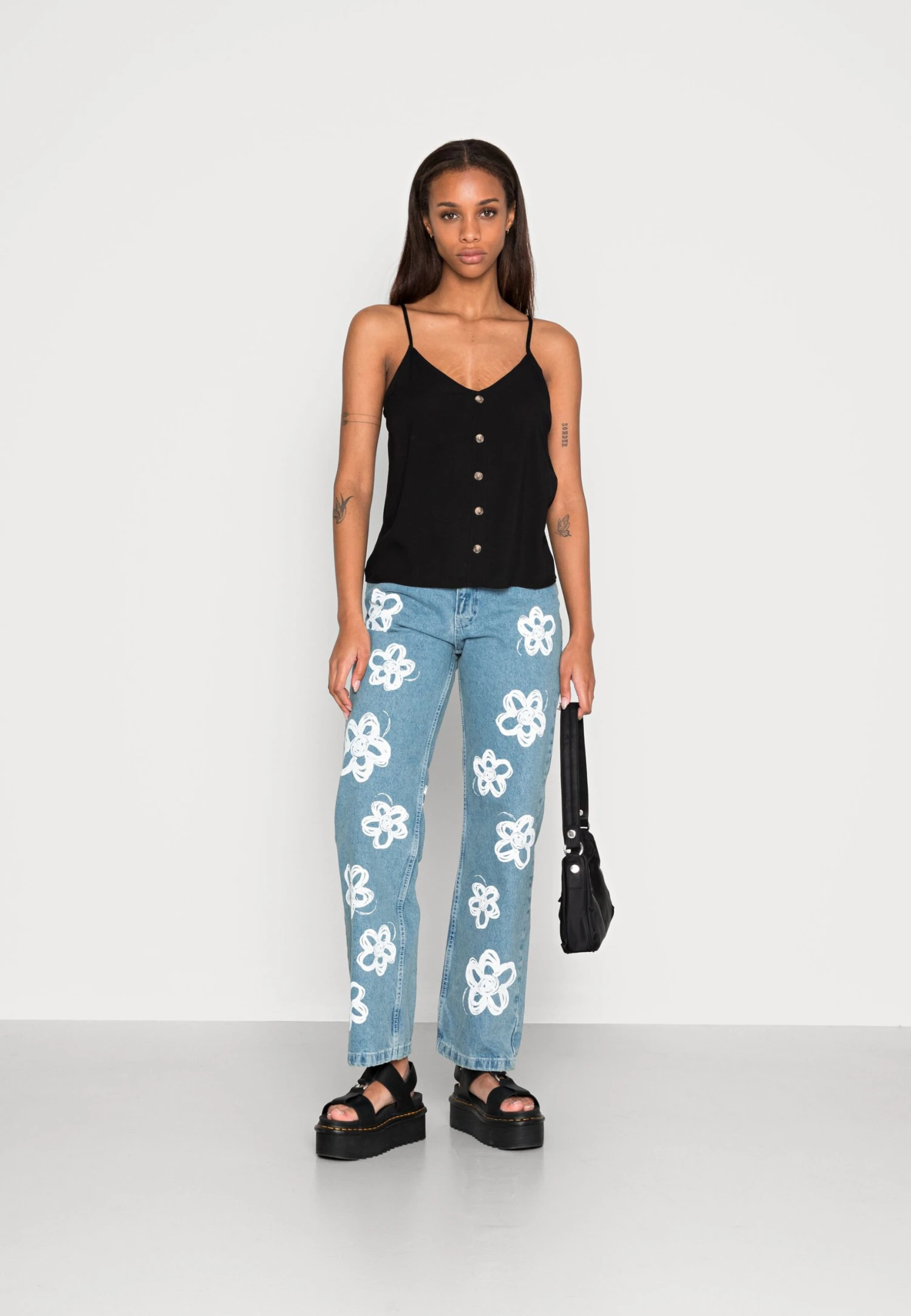 Vero Moda Vmvica Button Singlet Wvn Ga Noos - Top - Black 2 Vero Moda Vmvica Button Singlet Wvn Ga Noos - Top - Black - Afbeelding 2